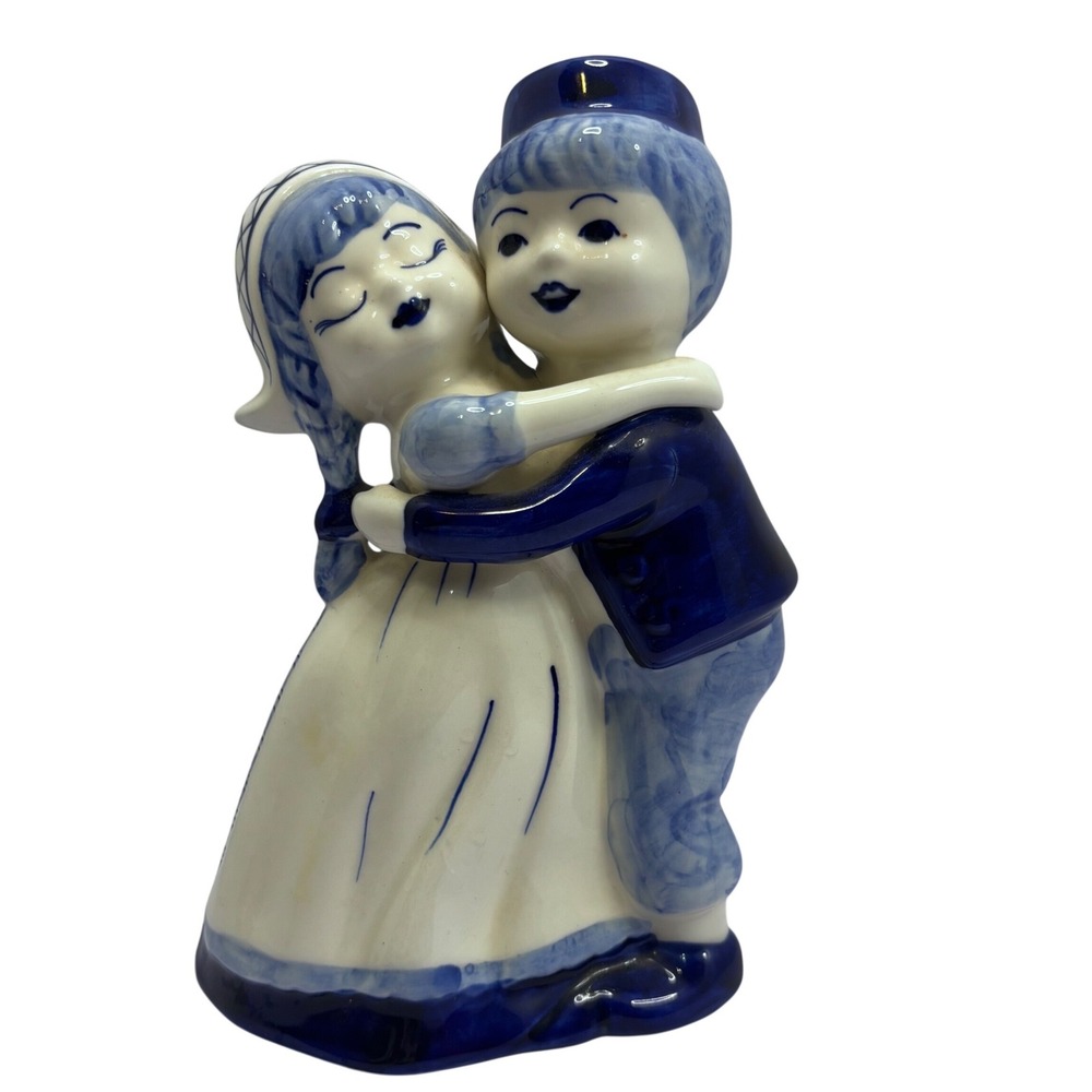 Delft Blue Handpainted Porcelain Dutch Boy and Girl Kissing Figurine 107 Vintage